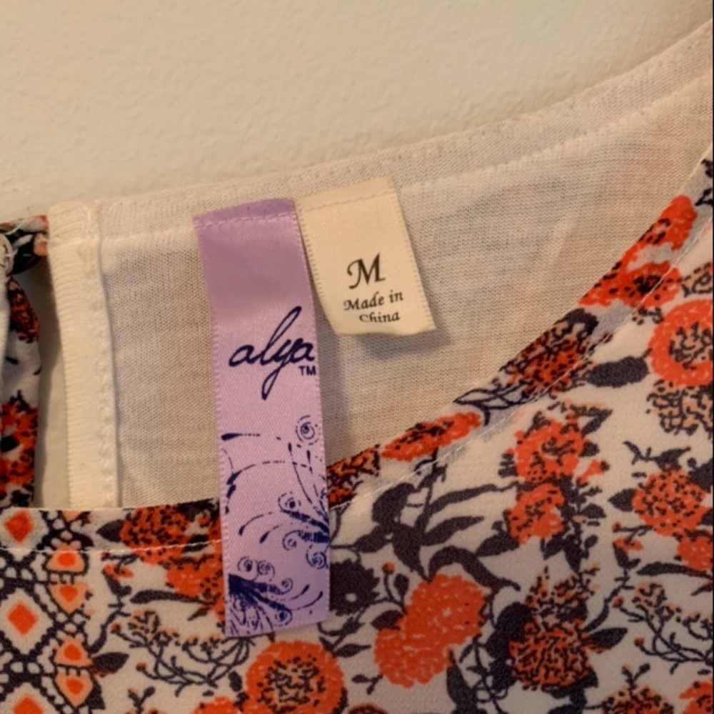Patterned Top - Picture 2 of 3